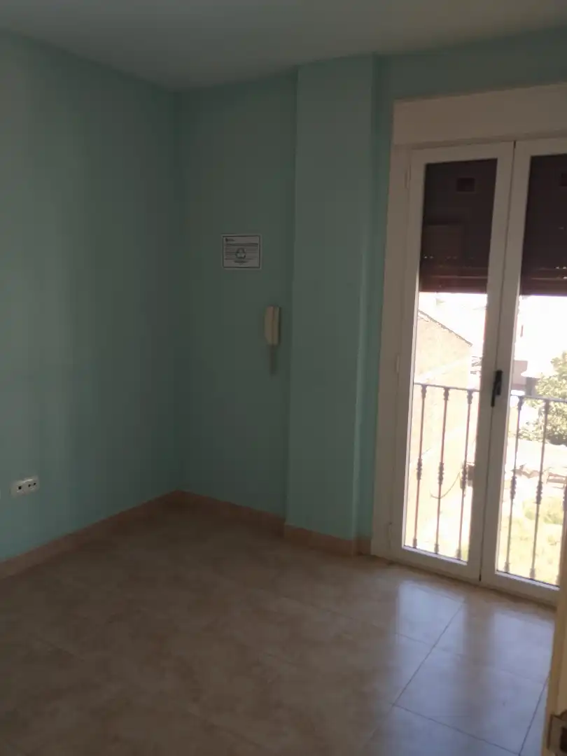 Wohnung zum Verkauf in Oliva de la Frontera mit Klimaanlage, Heizung und Terrasse