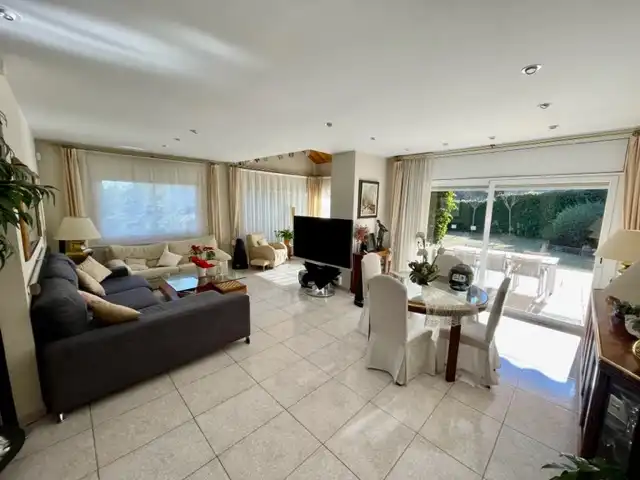 Sala de estar de Casa o chalet en venta en Cerdanyola del Vallès con Aire acondicionado, Calefacción y Jardín privado