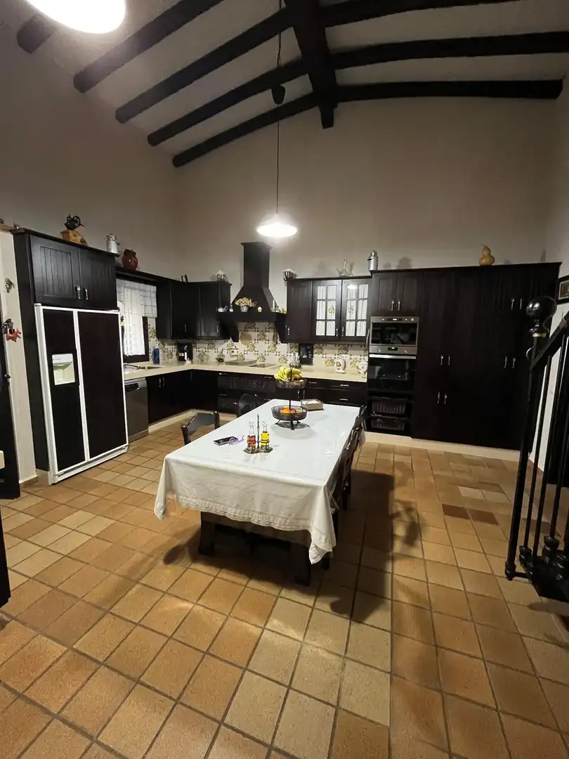 Cuina de Casa o xalet en venda en Chiclana de la Frontera amb Jardí privat, Moblat i Piscina comunitària
