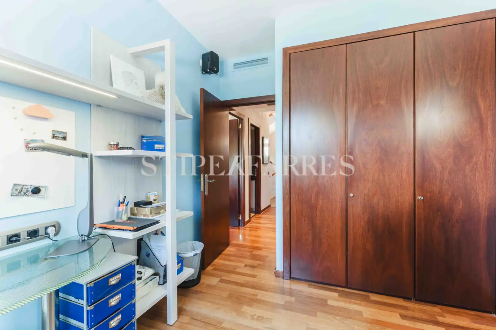 Schlafzimmer von Haus oder Chalet zum Verkauf in Barcelona mit Klimaanlage, Heizung und Privatgarten