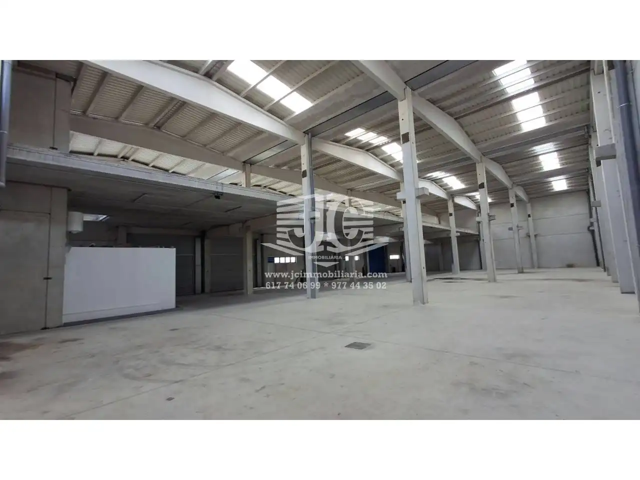 Industrial building to rent in Avenida Japón