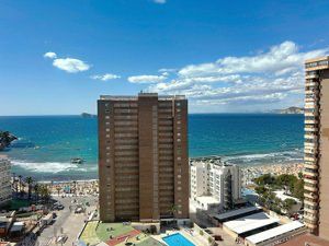 Vista exterior de Estudi de lloguer en Benidorm amb Aire condicionat, Calefacció i Terrassa