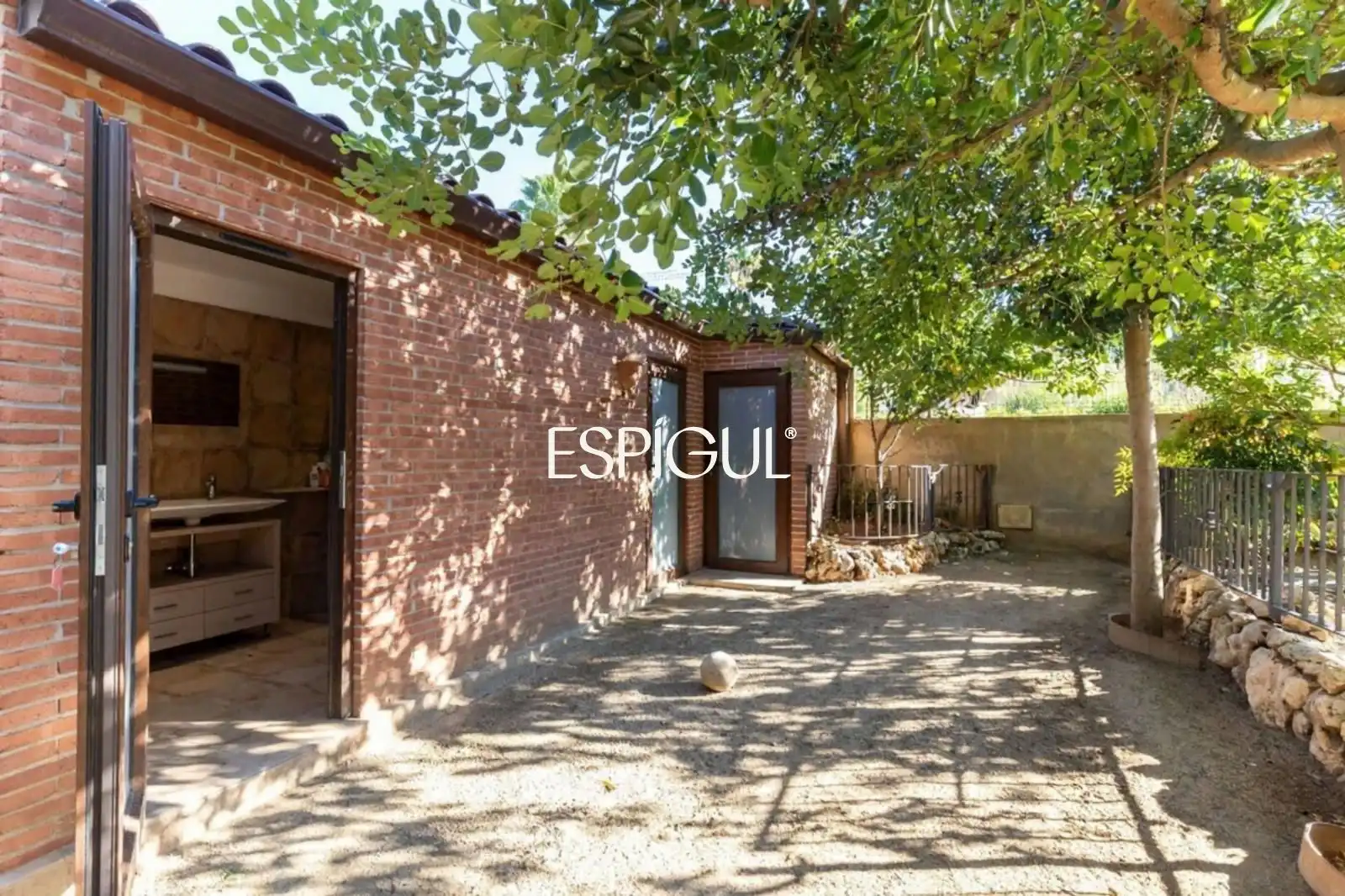 Vista exterior de Casa o chalet en venta en Sant Cugat del Vallès con Aire acondicionado, Calefacción y Jardín privado
