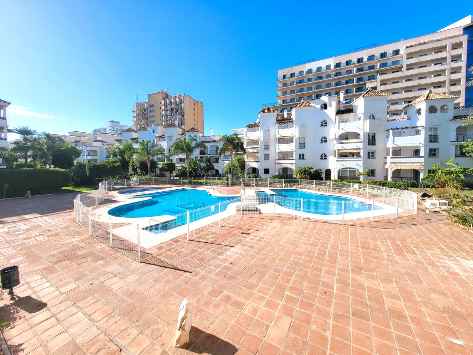 Vista exterior de Pis en venda en Benalmádena amb Calefacció, Terrassa i Microones