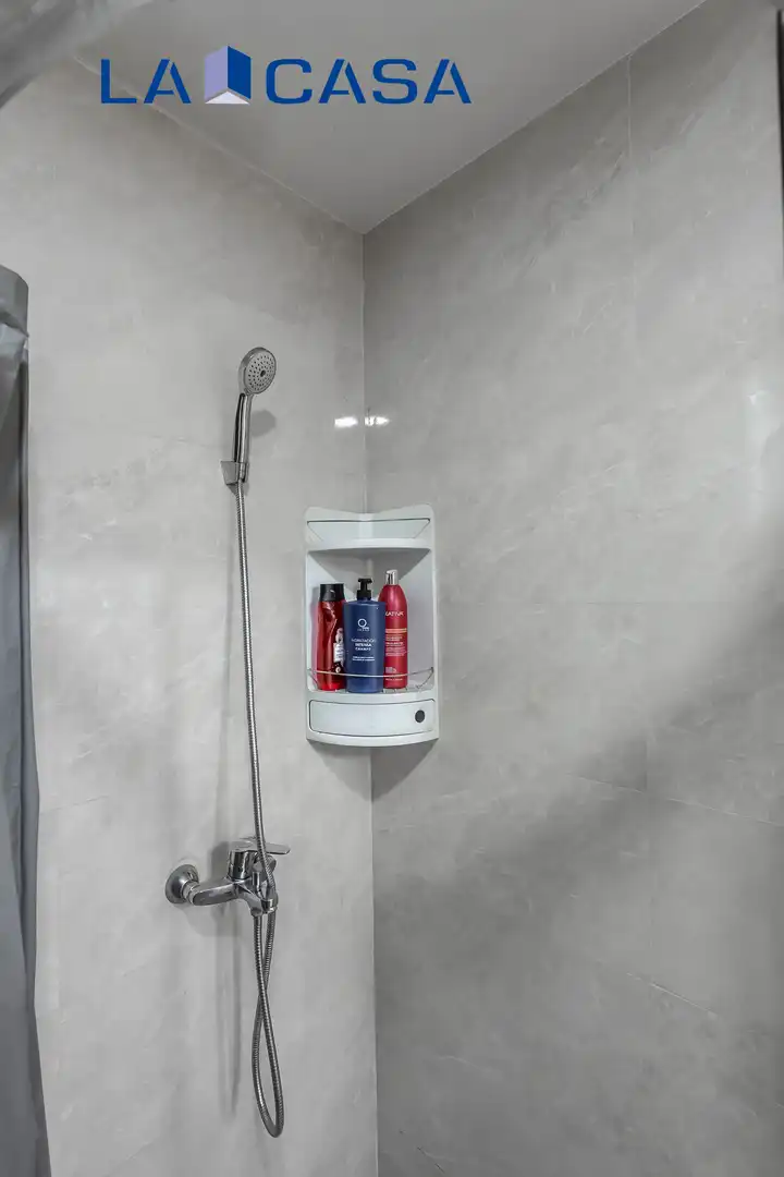 Bathroom of Flat for sale in Madrid