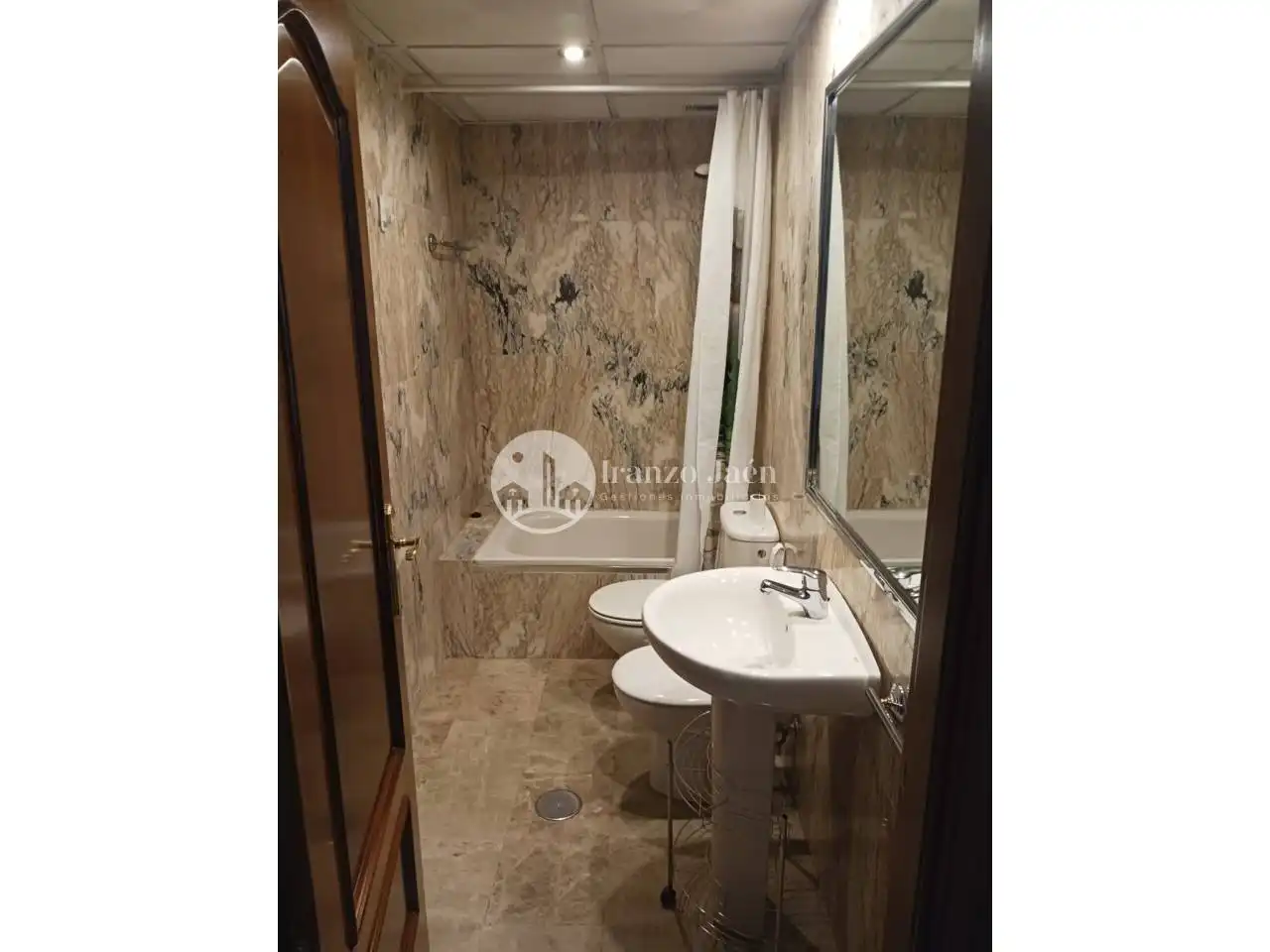 Badezimmer von Wohnungen zur Miete in Jaén mit Klimaanlage und Möbliert