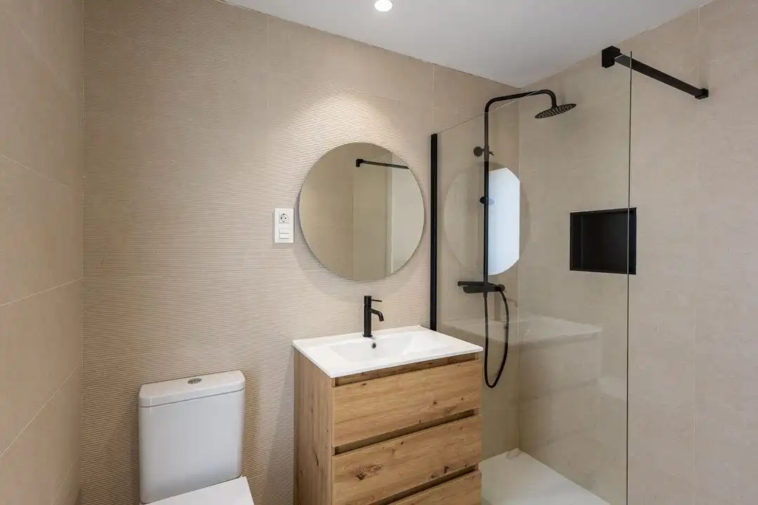Baño de Piso en venta en León Capital  con Calefacción