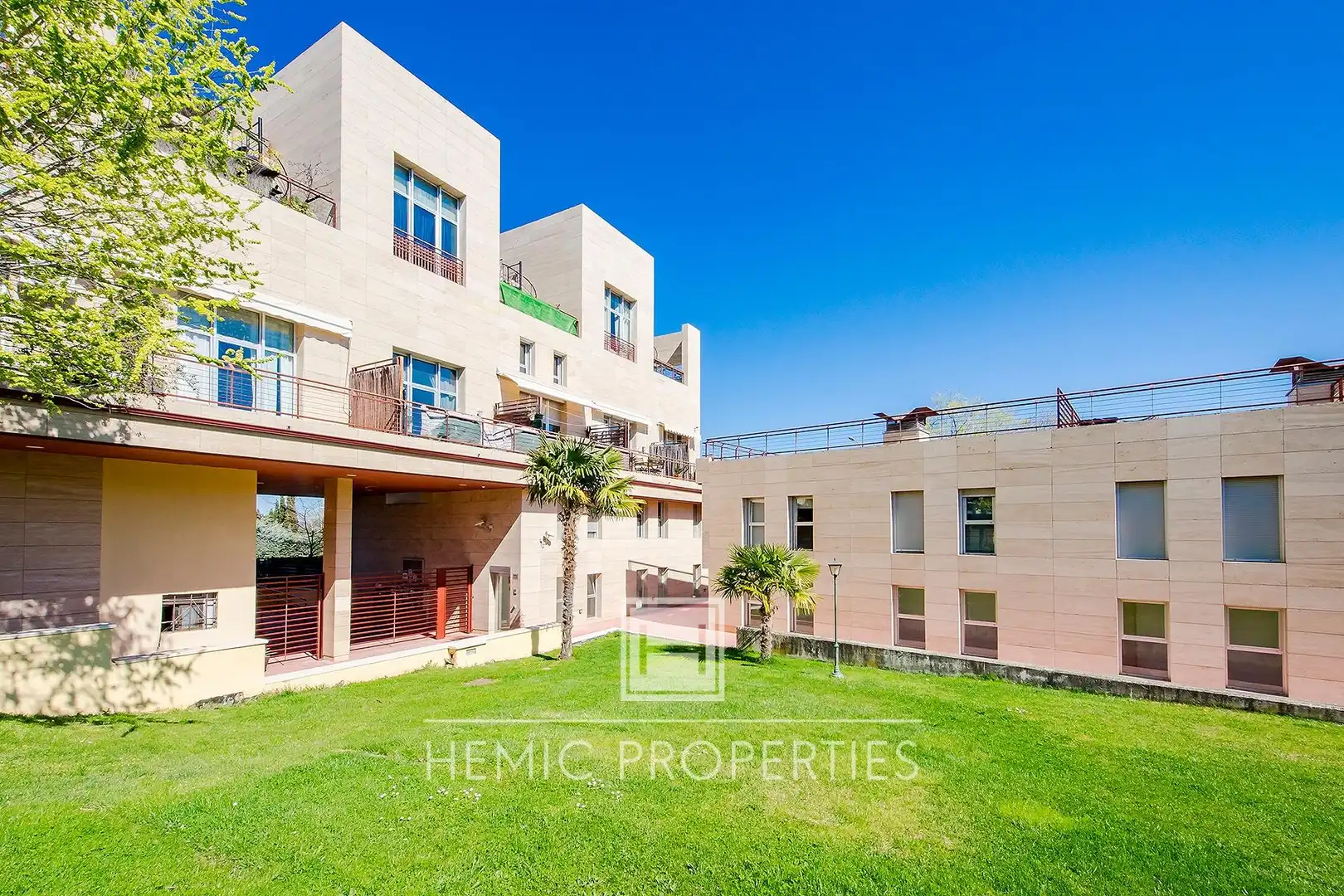 Terrasse von Dachboden zum Verkauf in Tres Cantos mit Klimaanlage, Privatgarten und Terrasse