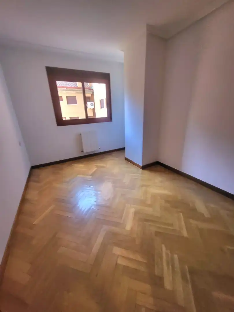 Schlafzimmer von Wohnung zur Miete in Cáceres mit Klimaanlage, Heizung und Parkett