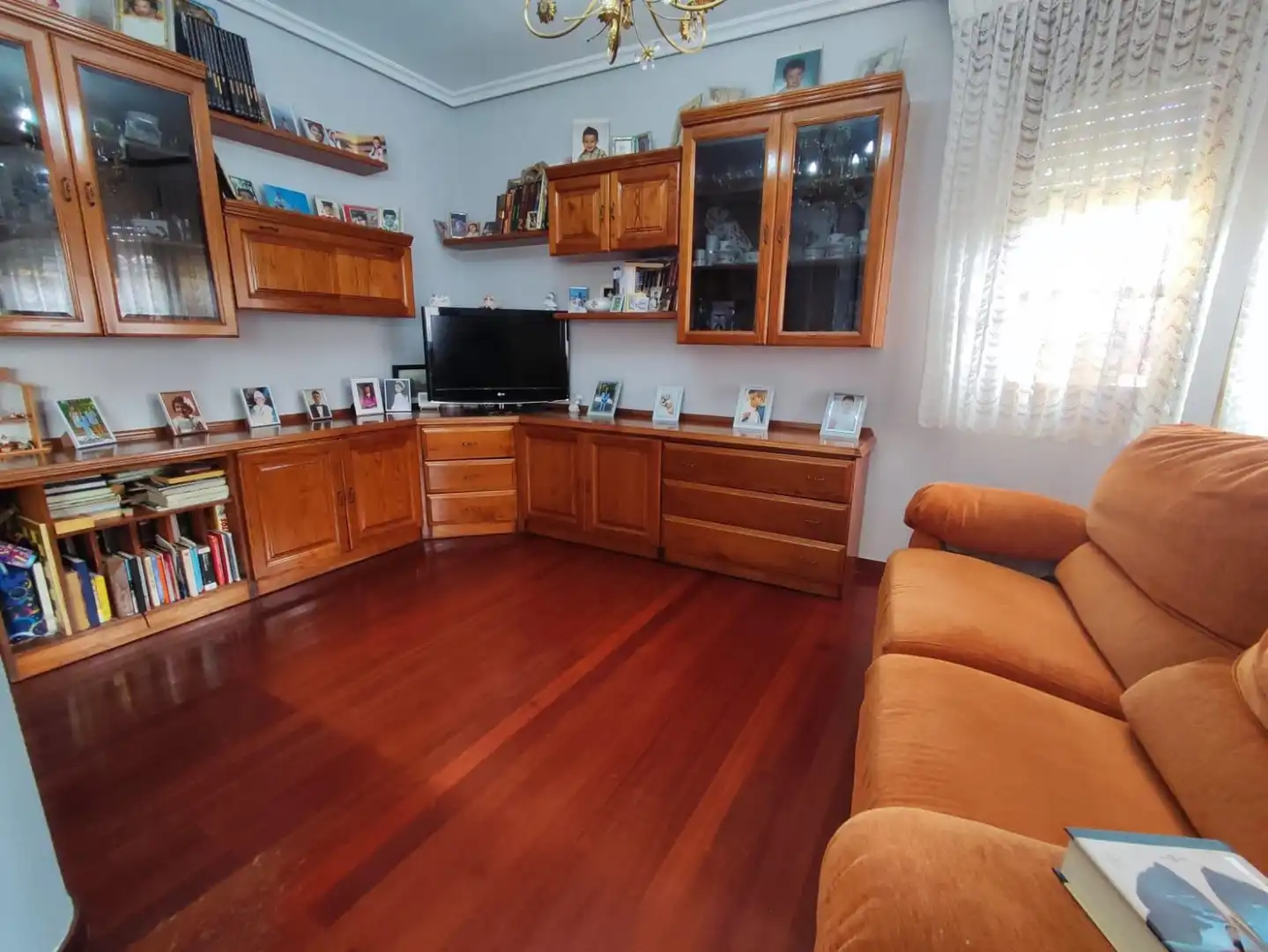Sala de estar de Casa adosada en venta en Castañeda con Calefacción, Jardín privado y Terraza