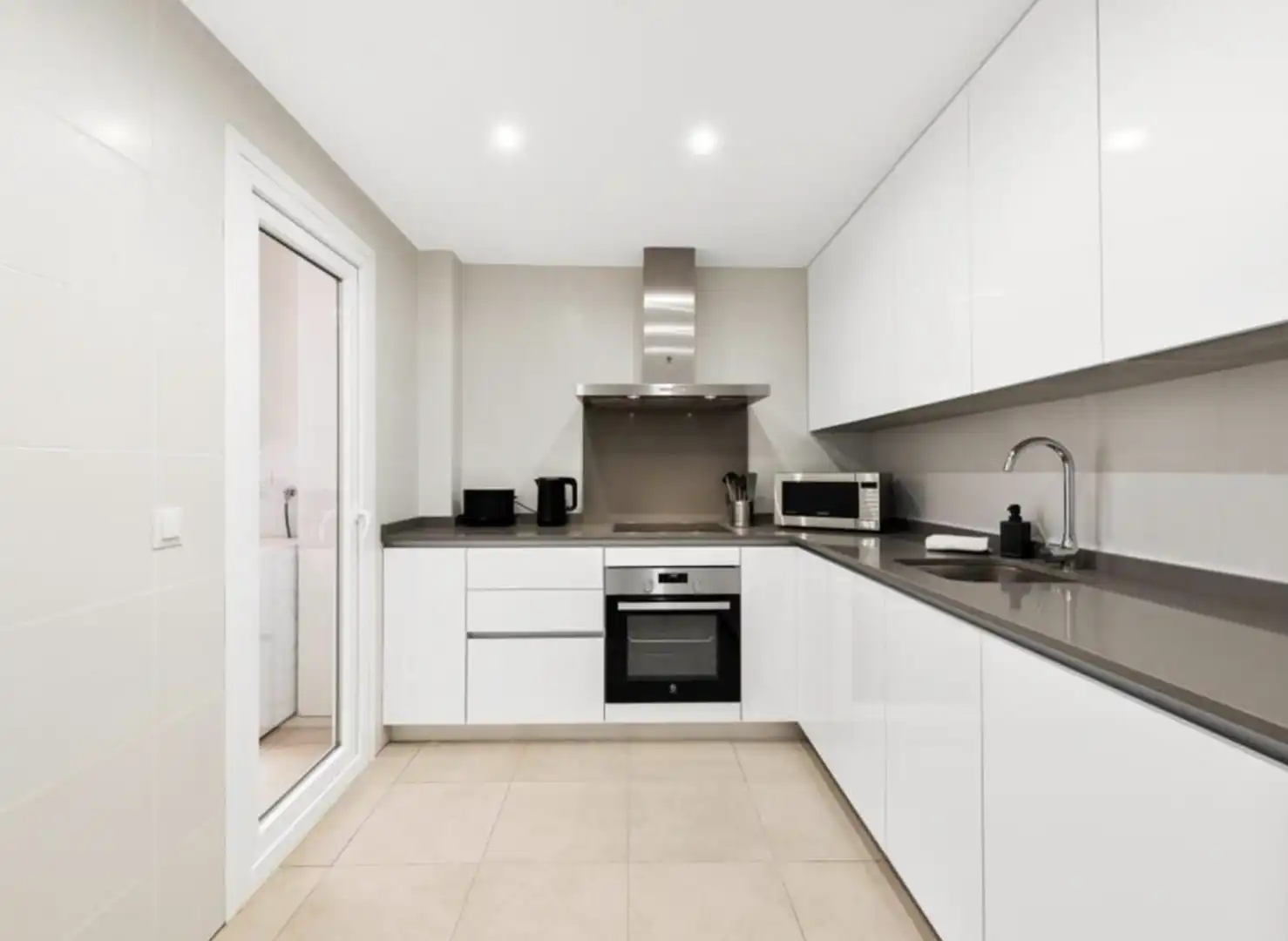 Cocina de Apartamento en venta en Marbella con Aire acondicionado, Calefacción y Terraza