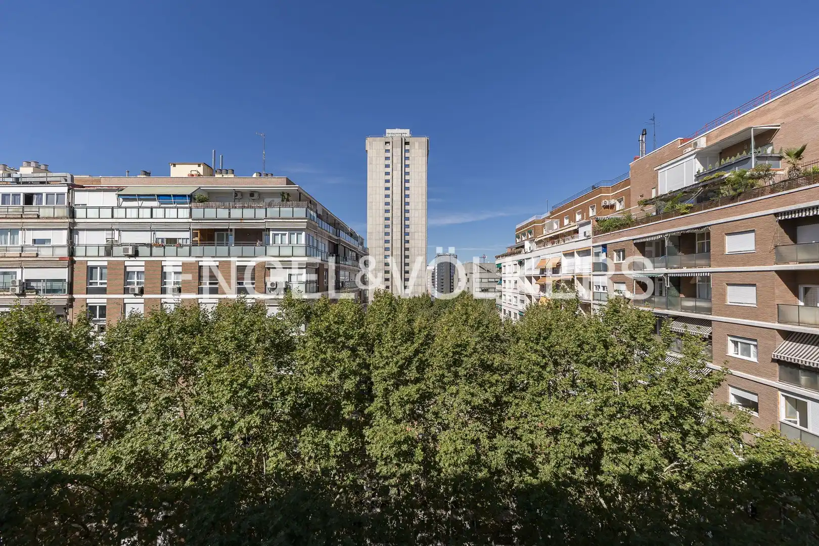 Vista exterior de Piso de alquiler en Madrid con Aire acondicionado y Calefacción