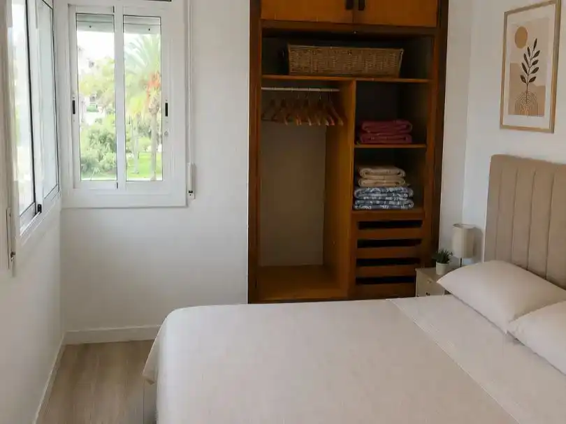 Dormitori de Pis de lloguer en Calafell amb Parquet, Moblat i Balcó