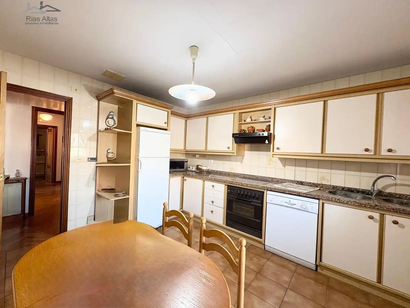 Cocina de Piso en venta en Cambre  con Calefacción, Parquet y Trastero