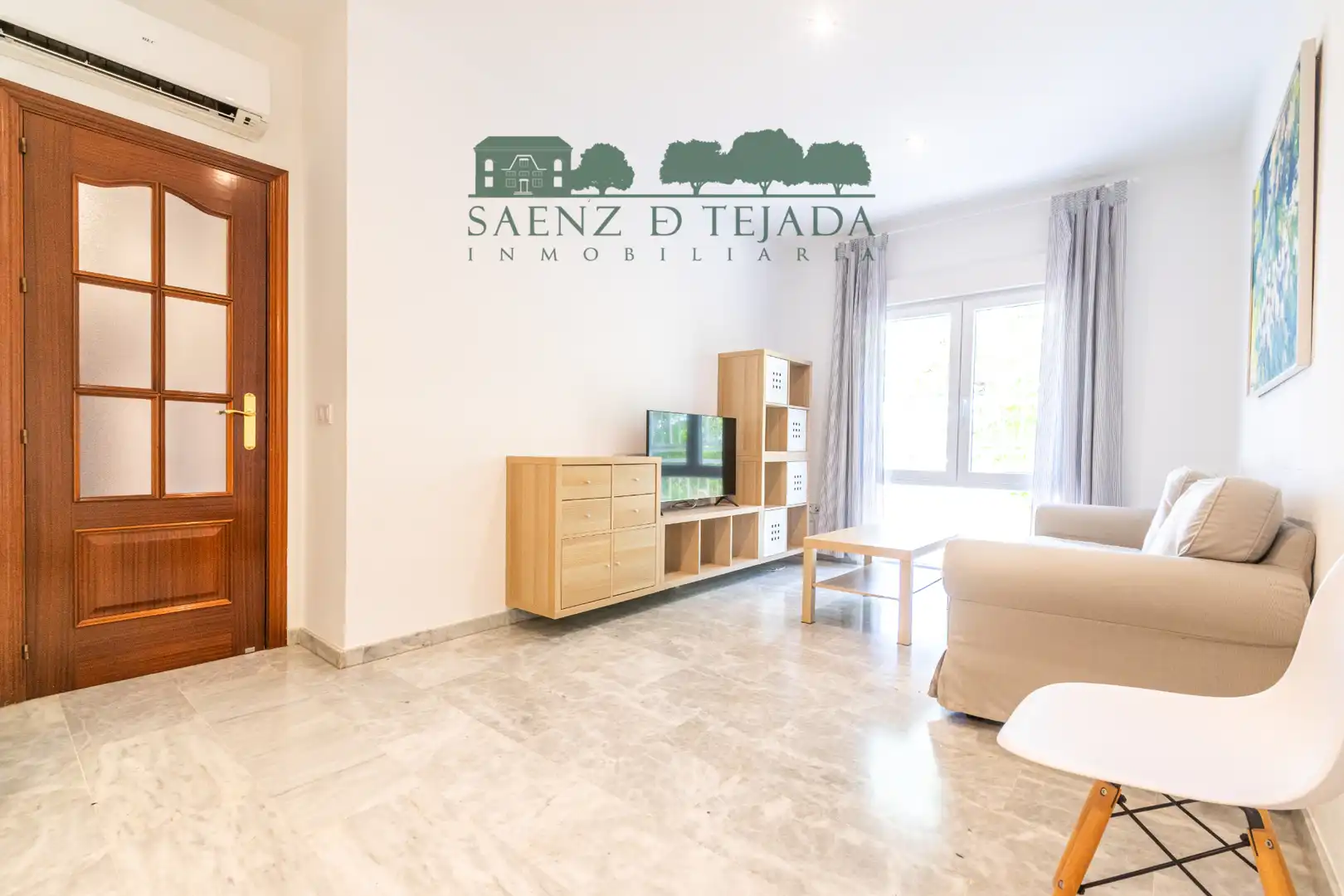 Exterior view of Flat for rent in Sevilla  with Air Conditioner, Storage room and Oven