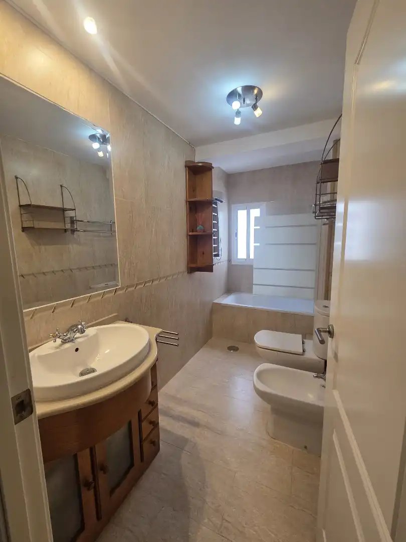 Baño de Piso de alquiler en Badajoz con Aire acondicionado, Calefacción y Amueblado