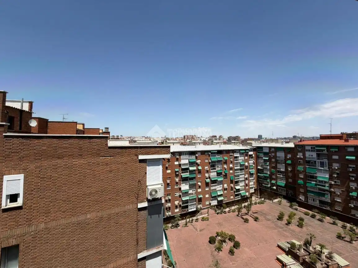 Vista exterior de Piso en venta en Madrid con Aire acondicionado, Calefacción y Terraza