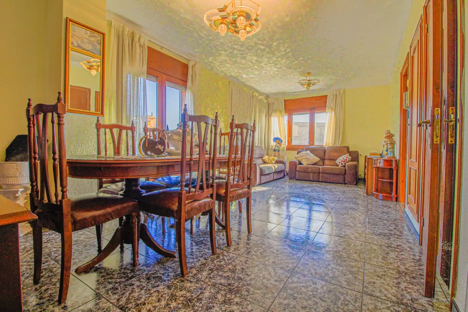 Menjador de Casa adosada en venda en Cabanes (Girona) amb Jardí privat, Traster i Moblat