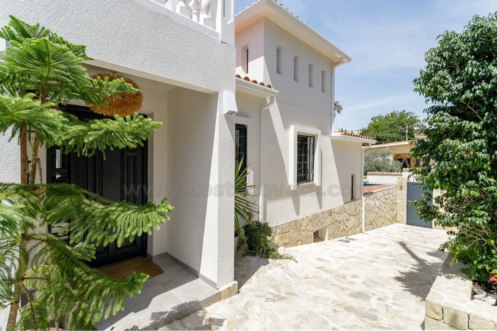 Vista exterior de Casa o xalet en venda en El Campello amb Aire condicionat, Jardí privat i Terrassa