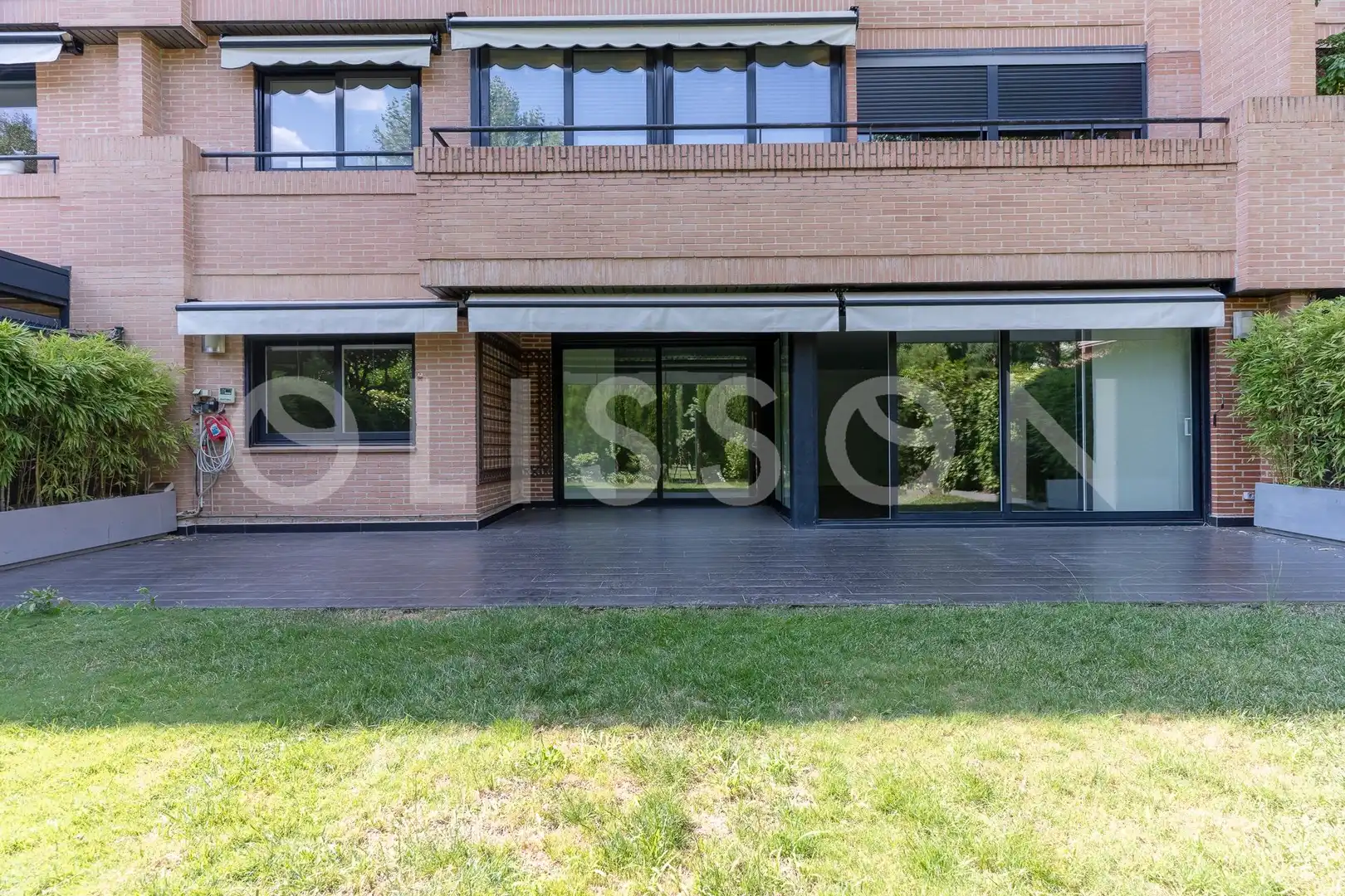 Vista exterior de Dúplex en venta en La Moraleja con Aire acondicionado, Calefacción y Jardín privado
