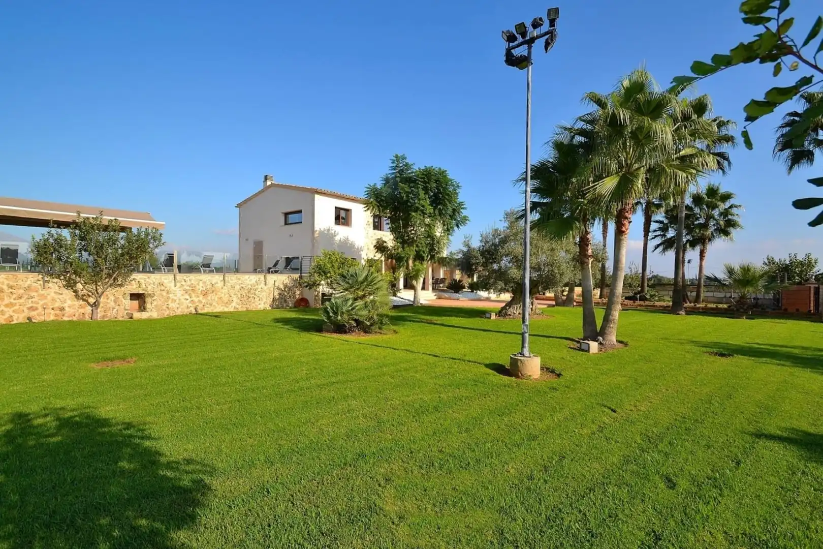 Jardí de Finca rústica de lloguer en Muro amb Aire condicionat, Calefacció i Jardí privat