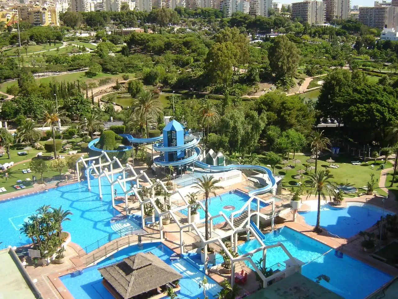 Piscina de Apartament en venda en Benalmádena amb Aire condicionat, Jardí privat i Terrassa