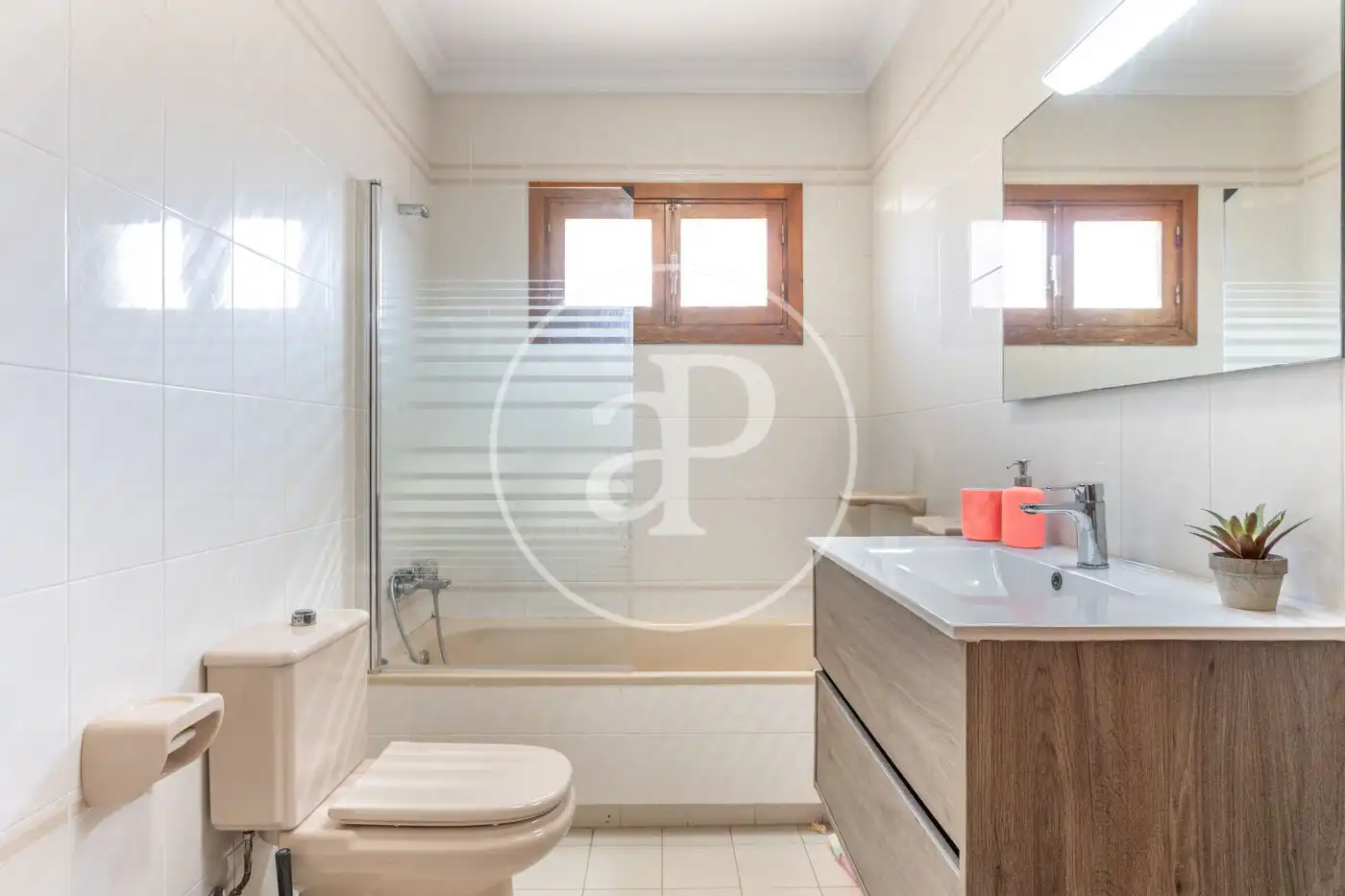 Baño de Casa o chalet en venta en El Puig de Santa Maria con Aire acondicionado, Calefacción y Jardín privado