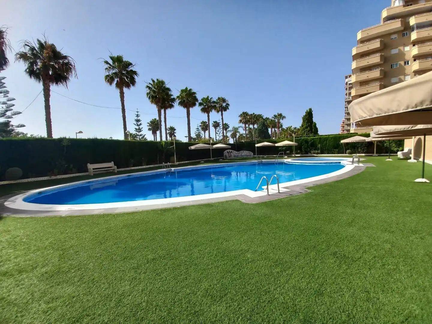 Apartament amb terrassa en venda a Amplaries 45