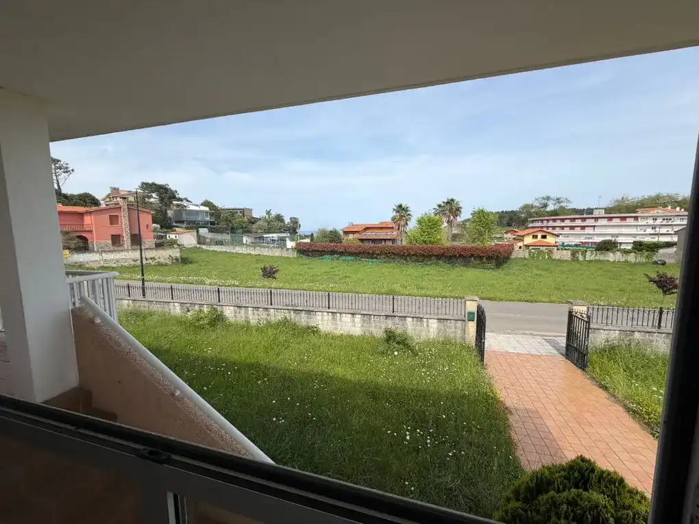 Vista exterior de Casa o xalet en venda en Llanes amb Calefacció, Jardí privat i Terrassa