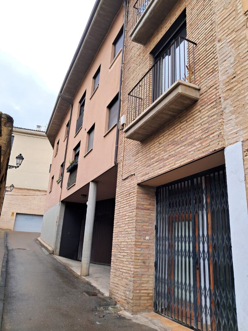 Vista exterior de Apartament en venda en  Huesca Capital amb Calefacció, Moblat i Forn