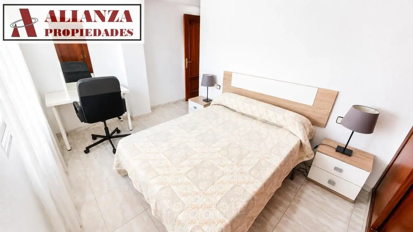 Bedroom of Flat for rent in Málaga  with Air Conditioner, Terrace and Furnished