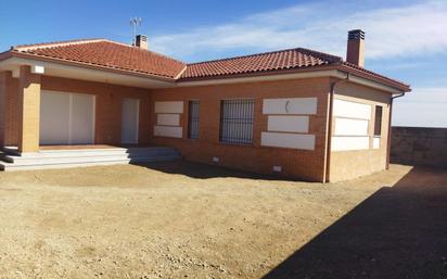 Vista exterior de Casa o xalet en venda en Cobisa amb Aire condicionat i Calefacció