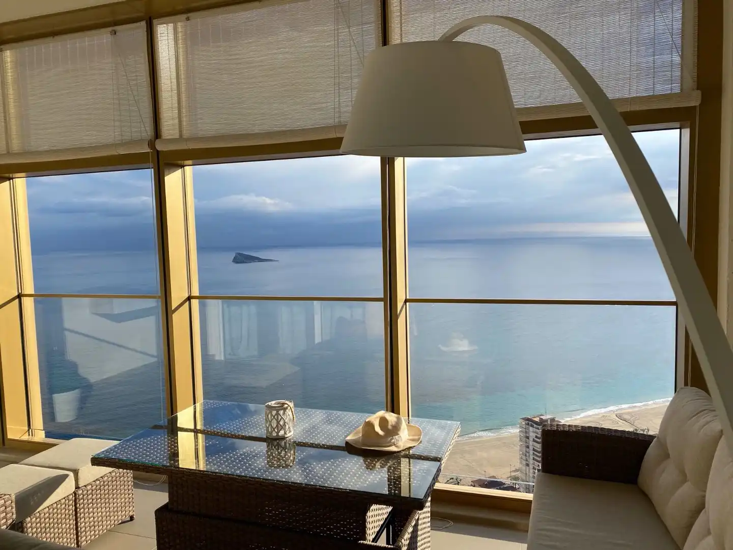 Apartamento de alquiler en Benidorm con Aire acondicionado, Terraza y Amueblado