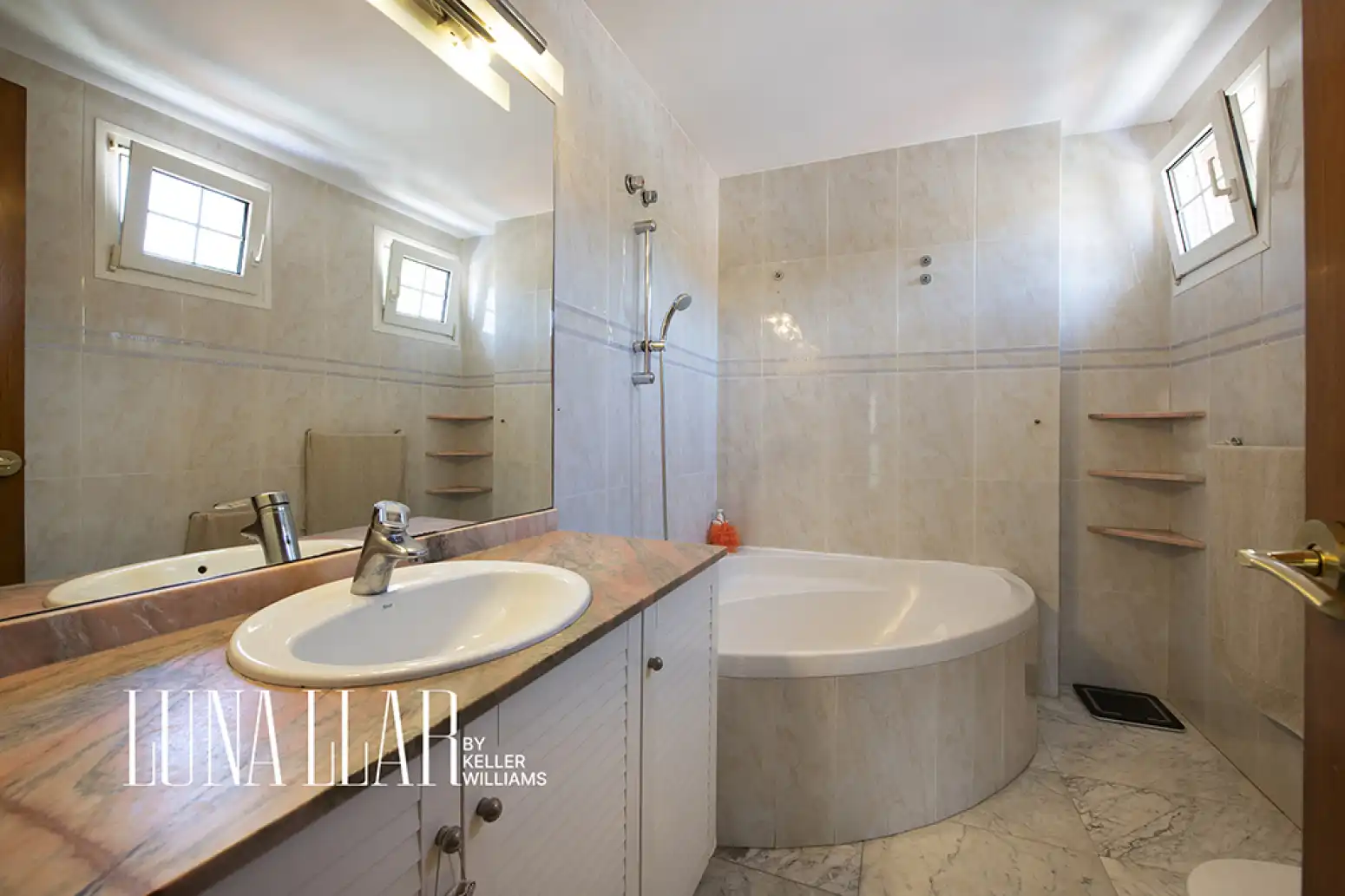 Bathroom of Houses for sale in Castelldefels  with Air Conditioner, Heating and Private garden