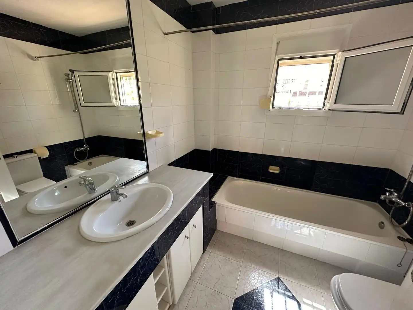 Baño de Casa adosada en venta en Benidorm con Aire acondicionado, Calefacción y Jardín privado