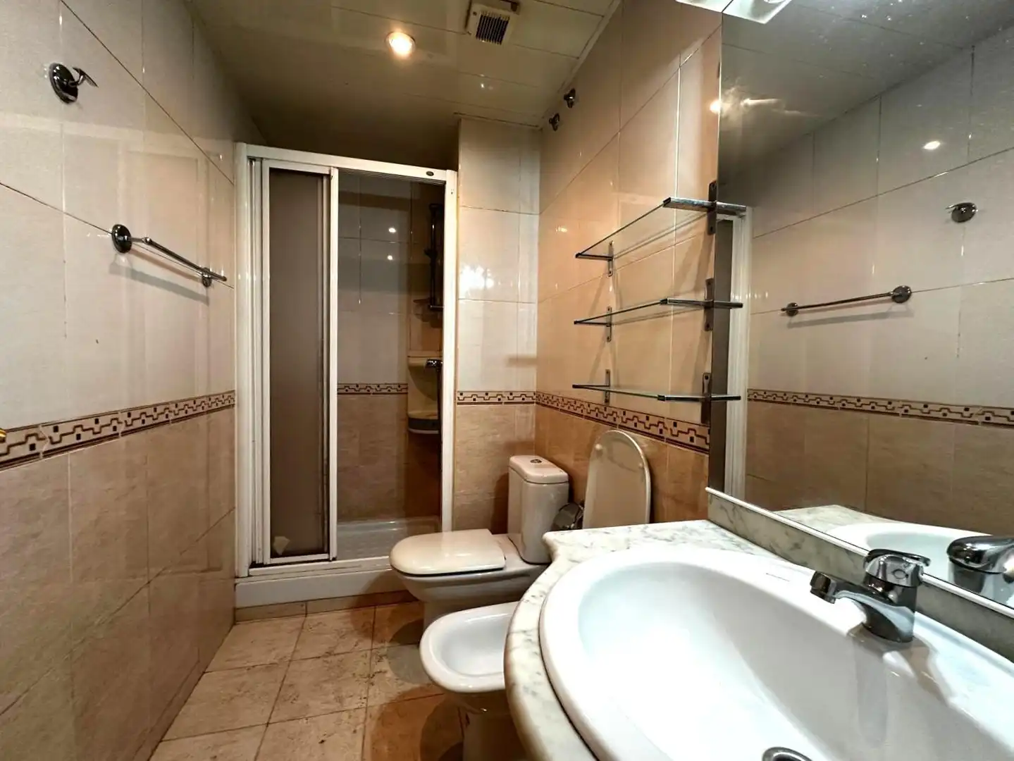 Bany de Edifici en venda en Barcelona