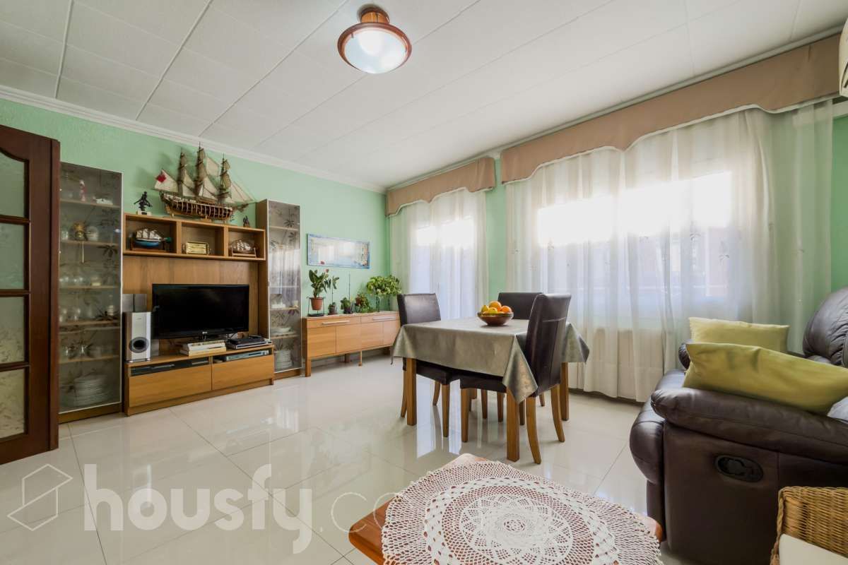 Living room of Flat for sale in Badalona  with Air Conditioner, Heating and Balcony