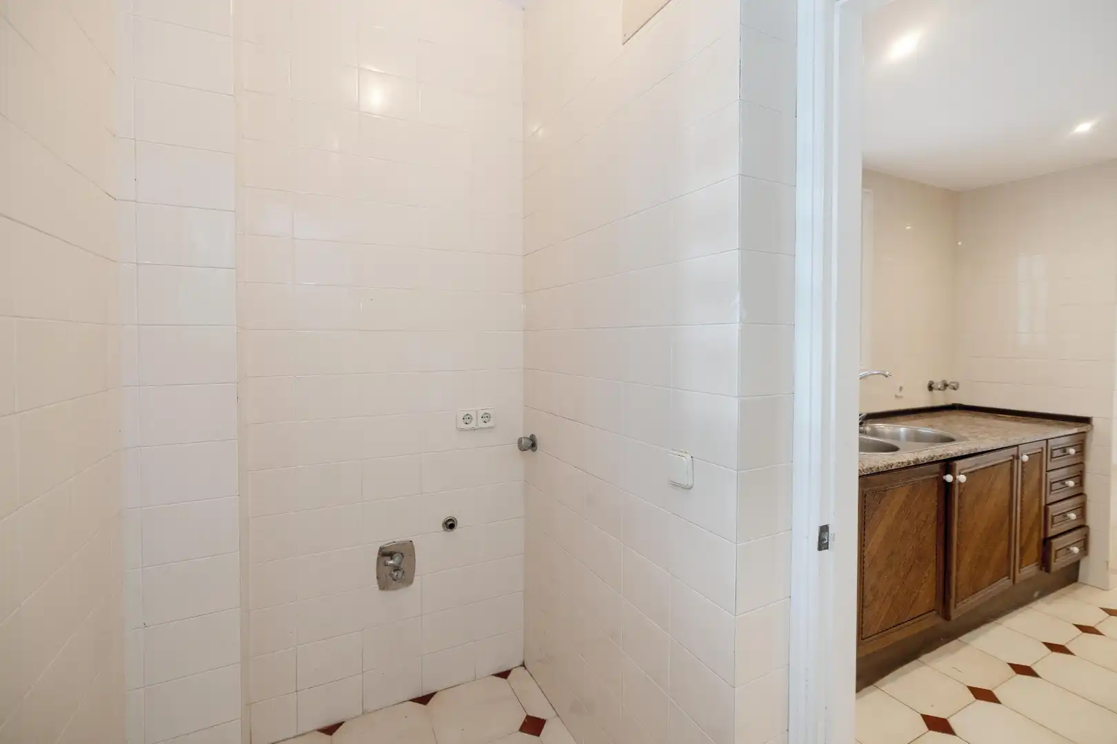 Baño de Piso en venta en Marbella con Terraza, Trastero y Balcón