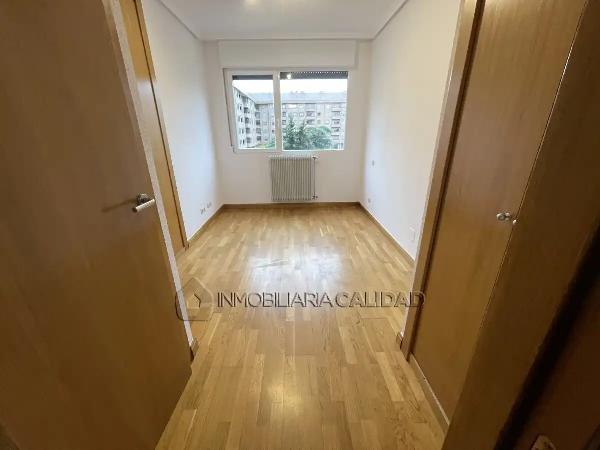 Bedroom of Flat for rent in Burgos  with Heating, Furnished and Pets allowed