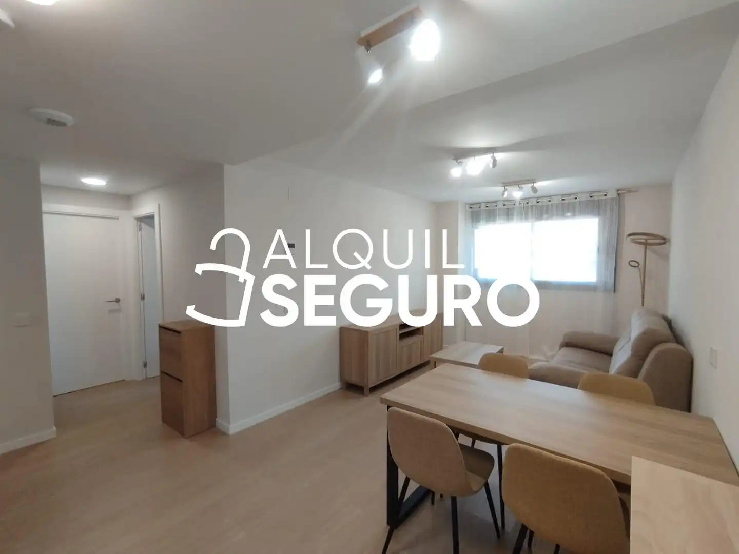 Sala d'estar de Pis de lloguer en Mijas amb Aire condicionat, Piscina i Moblat