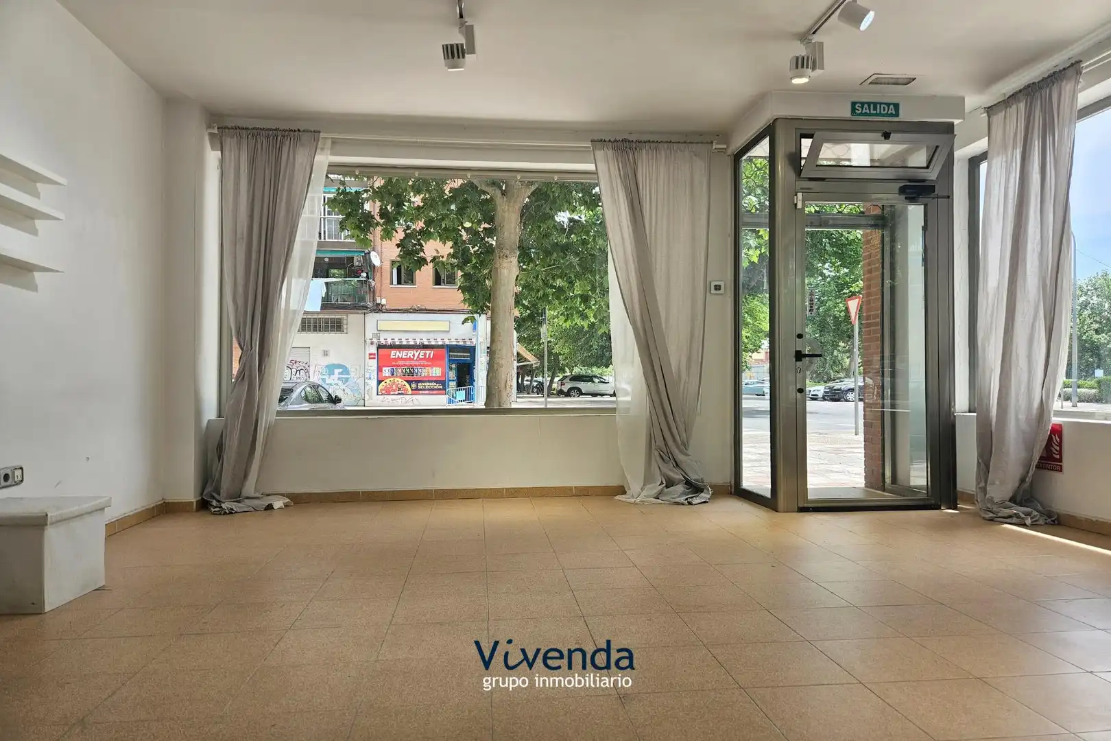 Commercial properties for rent in Humanes de Madrid  with Air Conditioner