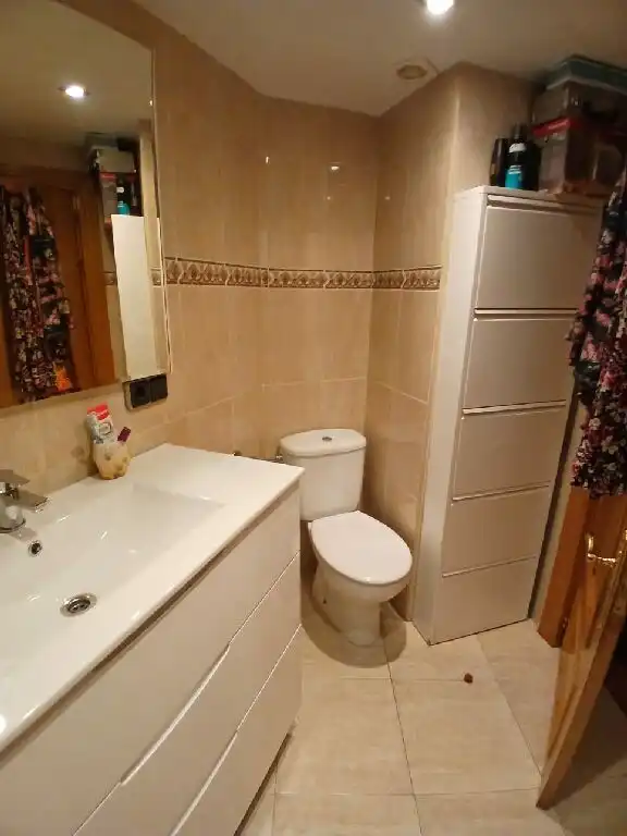 Badezimmer von Geschaftsraum zum Verkauf in Alberite mit Möbliert