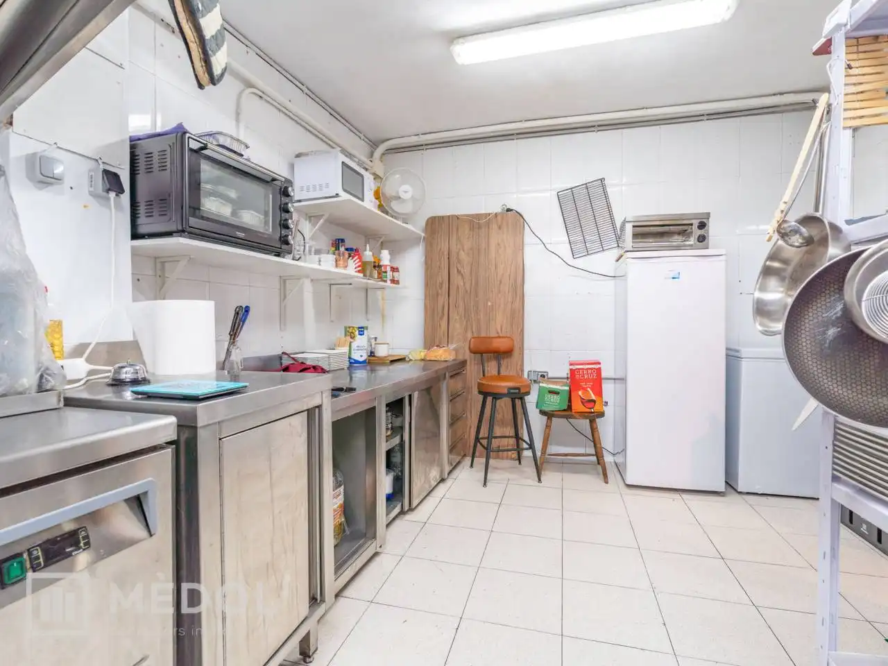 Cocina de Local en traspaso en Tarragona con Aire acondicionado