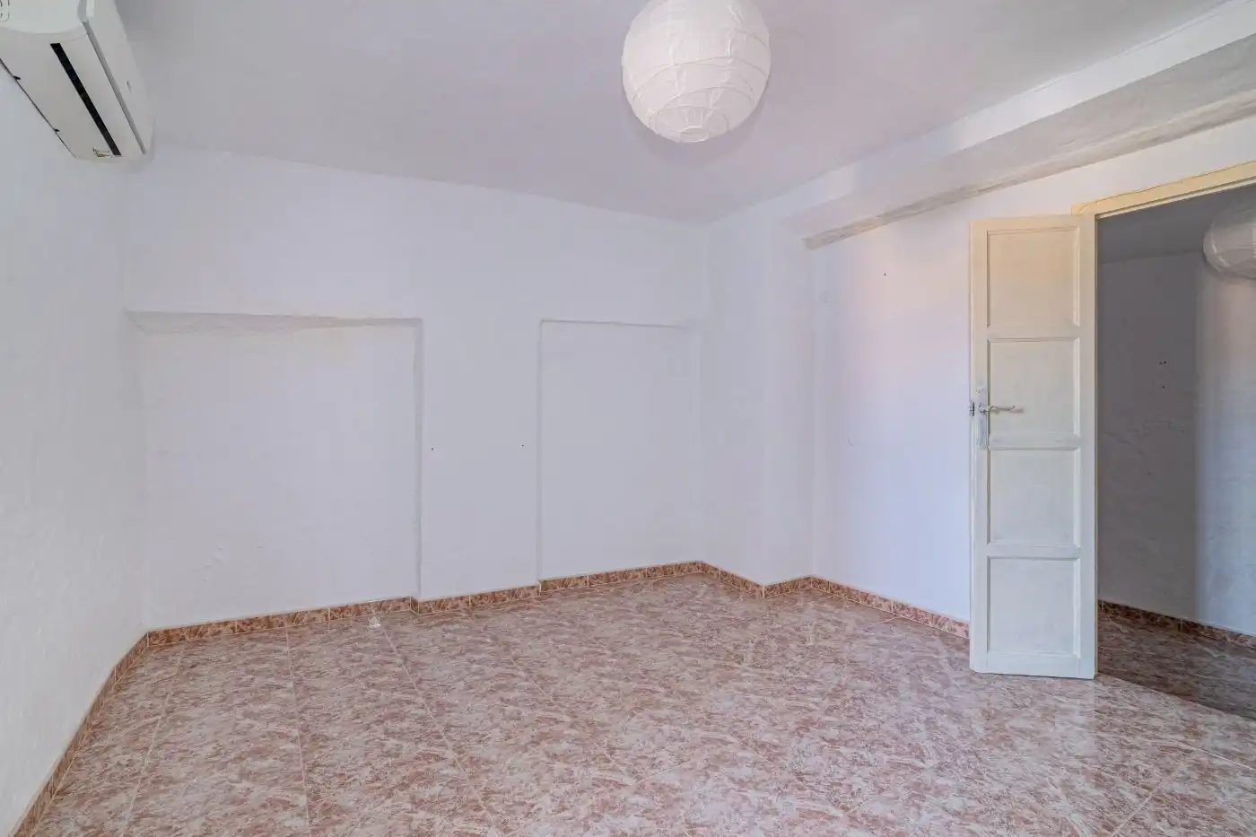 Country house zum Verkauf in El Pinar mit Klimaanlage, Heizung und Terrasse