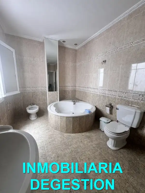 Badezimmer von Wohnung zum Verkauf in Linares mit Klimaanlage, Heizung und Terrasse