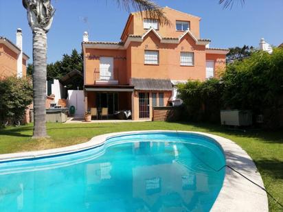 Jardí de Casa adosada en venda en Estepona amb Aire condicionat, Jardí privat i Terrassa