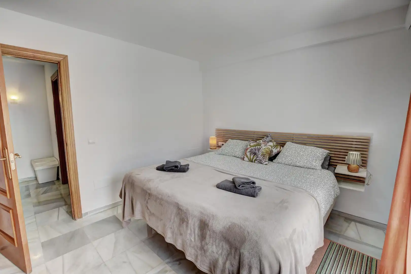 Habitación de Apartamento en venta en Benalmádena con Aire acondicionado, Calefacción y Jardín privado