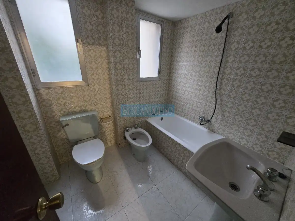 Badezimmer von Wohnung zum Verkauf in  Logroño mit Heizung und Terrasse