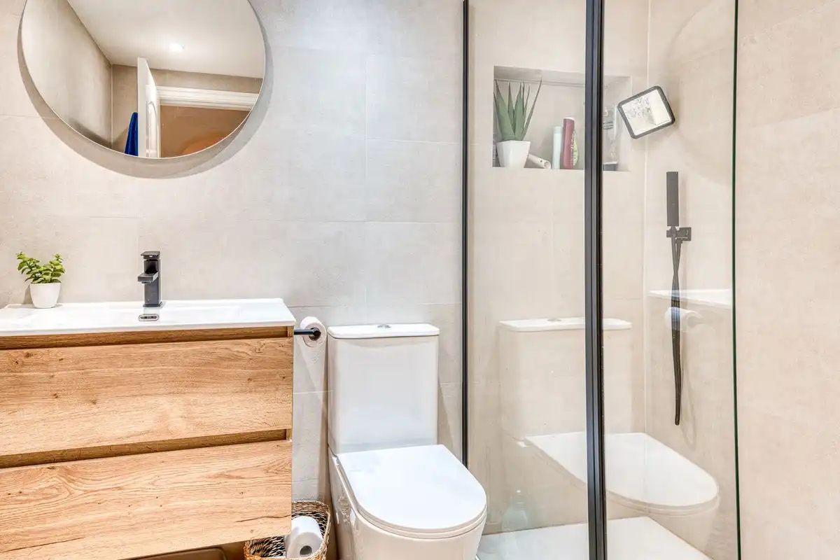 Bathroom of Apartments for rent in Benahavís  with Air Conditioner, Terrace and Community pool