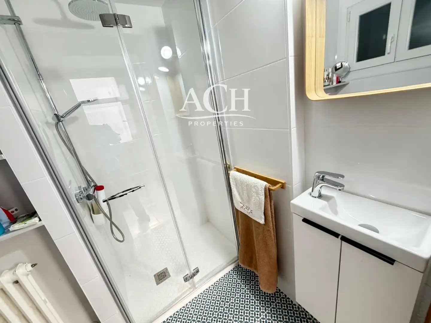 Badezimmer von Wohnung zur Miete in Bilbao  mit Heizung, Terrasse und Möbliert